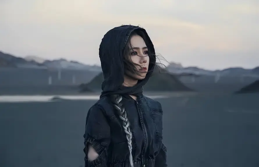 4k暗黑壁纸 - 美女 - 荒漠 - 连帽「哲风壁纸」 4k暗黑壁纸 - 美女 - 荒漠 - 连帽「哲风壁纸」