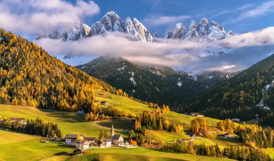 4k云雾壁纸 - 山峰 - 村庄 - 树木「哲风壁纸」 4k云雾壁纸 - 山峰 - 村庄 - 树木「哲风壁纸」