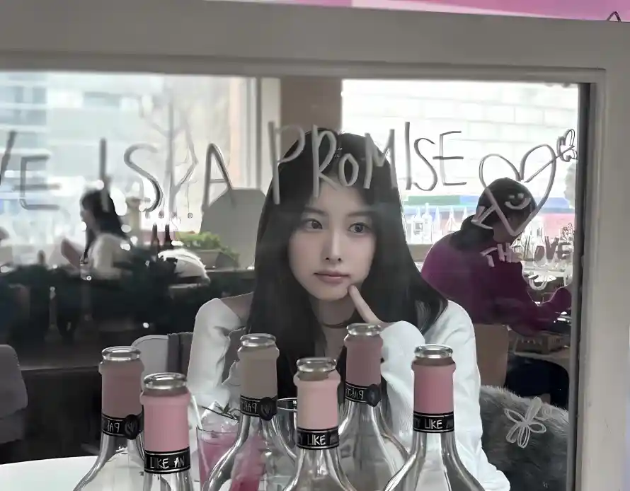 4k室内壁纸 - 白衣 - 美女 - 咖啡馆「哲风壁纸」 4k室内壁纸 - 白衣 - 美女 - 咖啡馆「哲风壁纸」