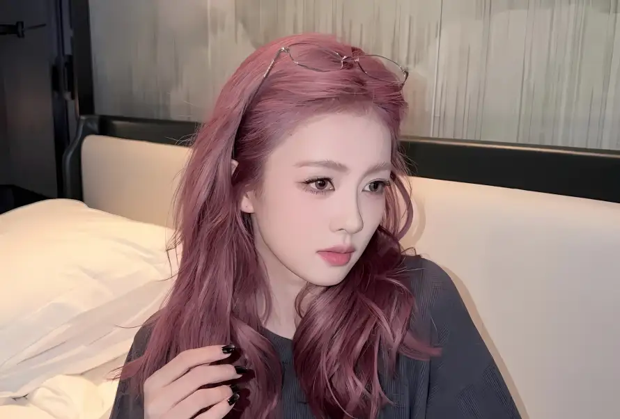 4k室内壁纸 - 床铺 - 白鹿 - 美女「哲风壁纸」 4k室内壁纸 - 床铺 - 白鹿 - 美女「哲风壁纸」