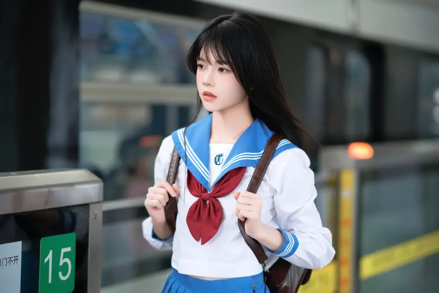 4k写真壁纸 - 美女 - 黑发 - 地铁站「哲风壁纸」