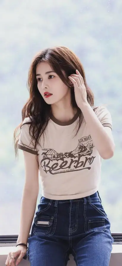 4k清新壁纸 - 短袖 - 美女 - 牛仔裤「哲风壁纸」