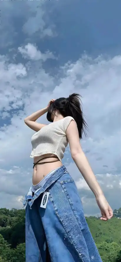 4k户外壁纸 - 手机 - 美女 - 草地「哲风壁纸」