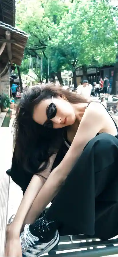 4k墨镜壁纸 - 户外 - 明星 - 美女「哲风壁纸」