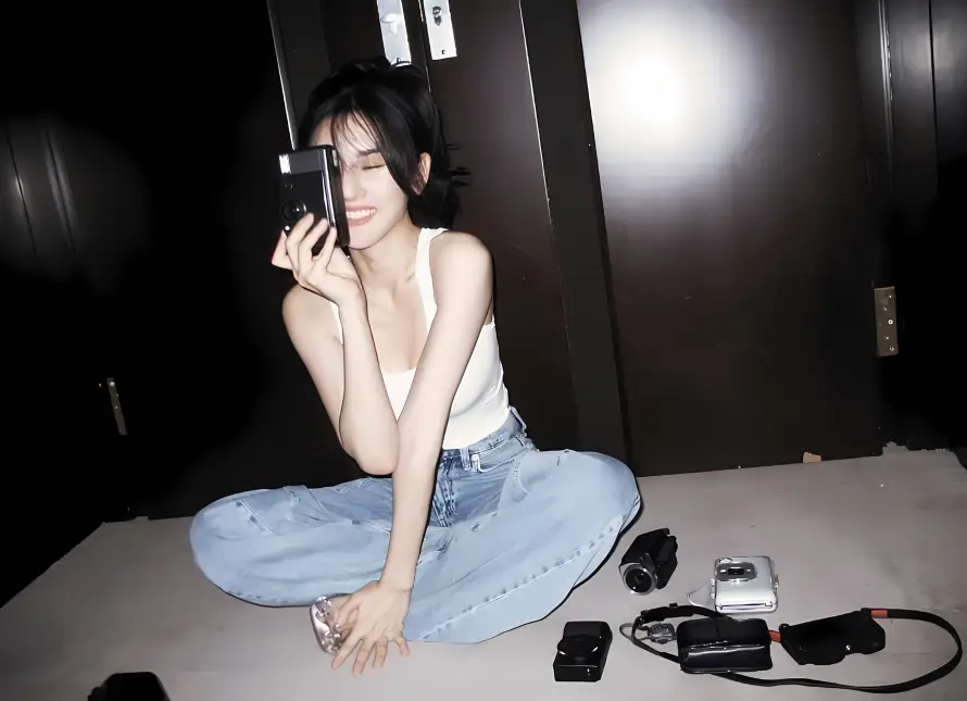 4k明星壁纸 - 相机 - 美女 - 自拍「哲风壁纸」 4k明星壁纸 - 相机 - 美女 - 自拍「哲风壁纸」