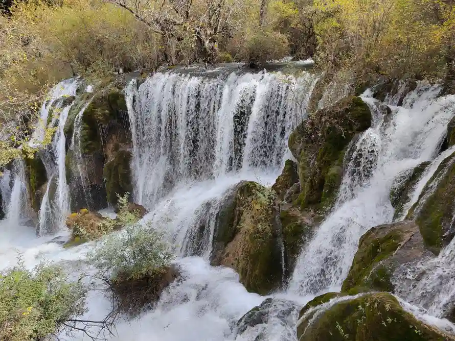 4k岩石壁纸 - 植被 - 流水 - 瀑布「哲风壁纸」 4k岩石壁纸 - 植被 - 流水 - 瀑布「哲风壁纸」