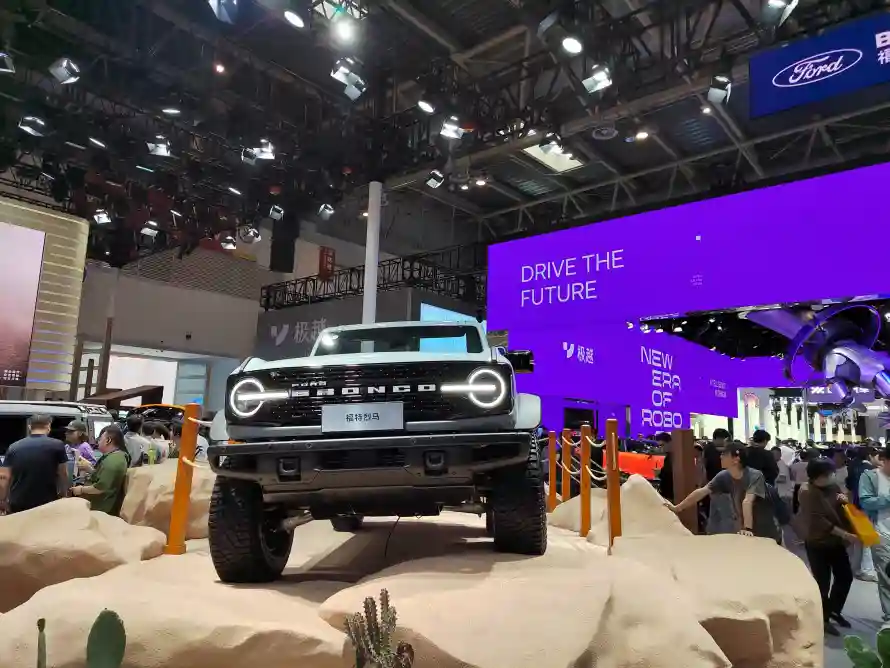 4k展台壁纸 - 汽车 - 福特 - 观众「哲风壁纸」