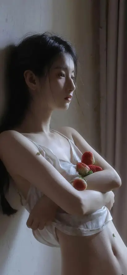 4k性感壁纸 - 草莓 - 迷人 - 靠墙「哲风壁纸」