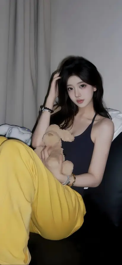 4k居家壁纸 - 沙发 - 玩偶 - 美女「哲风壁纸」