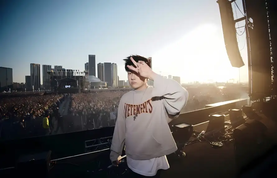 4k卫衣壁纸 - 舞台 - 阳光 - 演唱会「哲风壁纸」 4k卫衣壁纸 - 舞台 - 阳光 - 演唱会「哲风壁纸」