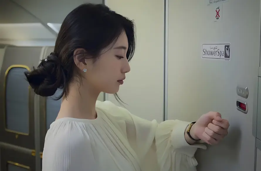 2k操作壁纸-裴智秀与机舱-ins风壁纸分享「哲风壁纸」