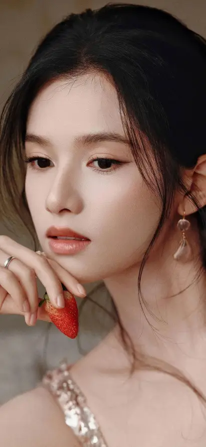 4k美女壁纸 - 草莓 - 亮片服饰 - 手机壁纸「哲风壁纸」