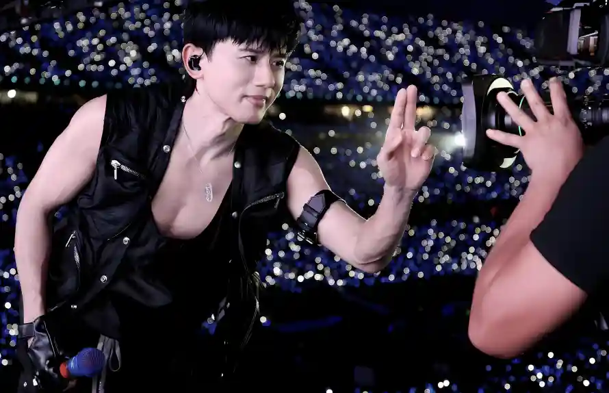 4k互动壁纸 - 张杰 - 肌肉 - 应援灯「哲风壁纸」