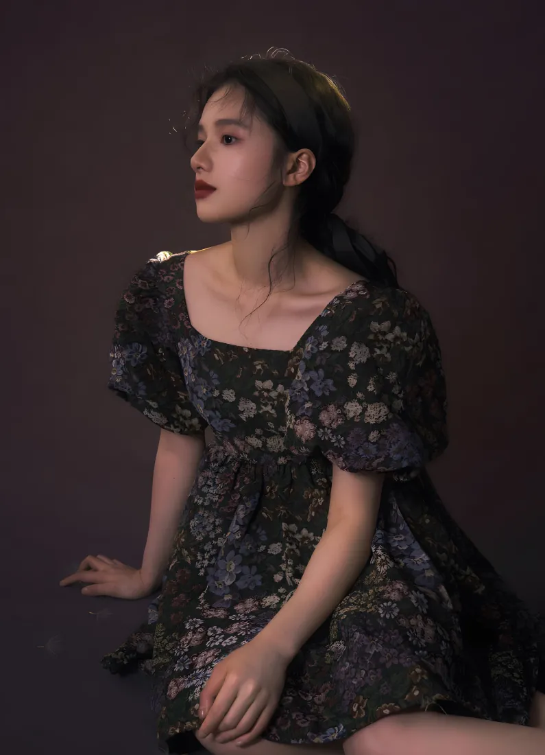 《张婧仪》手机壁纸-油画风壁纸碎花裙「哲风壁纸」