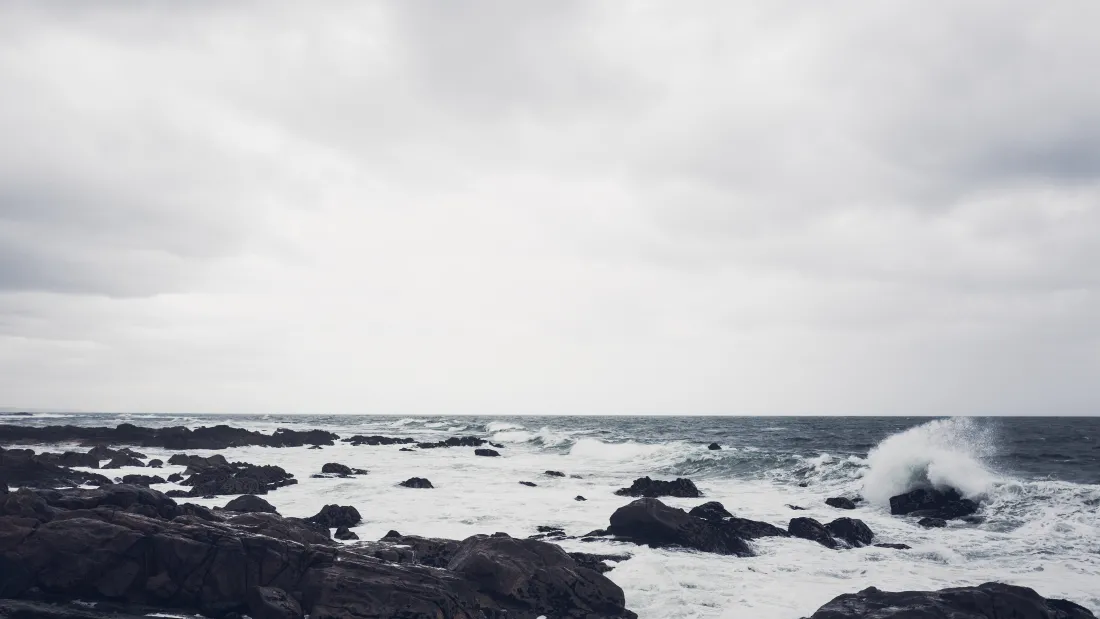 4k海浪壁纸｜海边礁石背景图片 - 自然景观「哲风壁纸」
