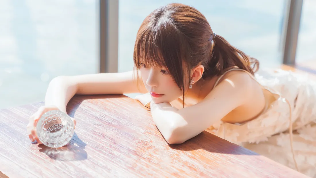 8k阳光美女壁纸｜美女背景图片 - 唯美姿态「哲风壁纸」