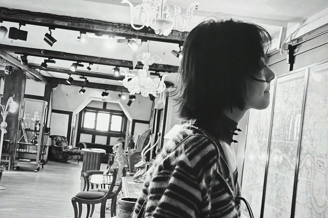 4k李庚希酷感氛围感背景图片 - 室内场景「哲风壁纸」