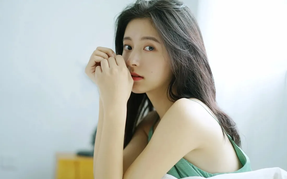 2k(清纯美女壁纸｜清新室内背景图片 - 简约)「哲风壁纸」