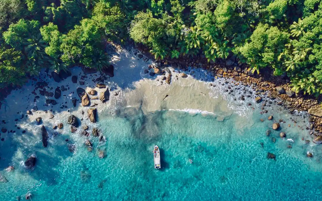 4k海滩俯瞰壁纸｜海景背景图片 - 航拍视角「哲风壁纸」