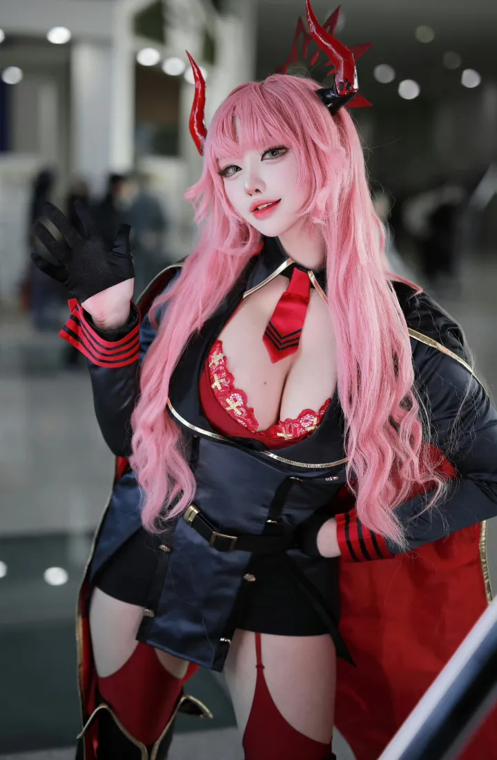 粉发红角手机壁纸｜cosplay背景图片 - 魅力角色「哲风壁纸」