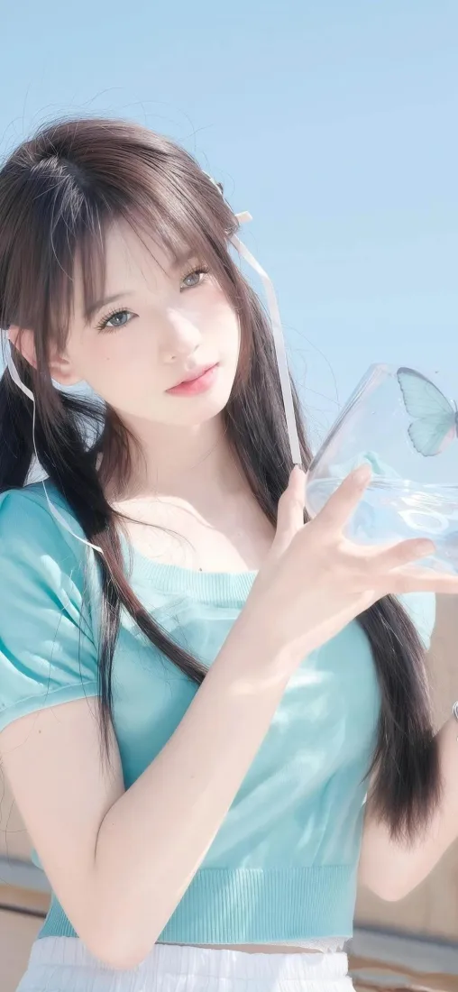青衣美女手机壁纸｜蓝天背景图片 - 双马尾「哲风壁纸」