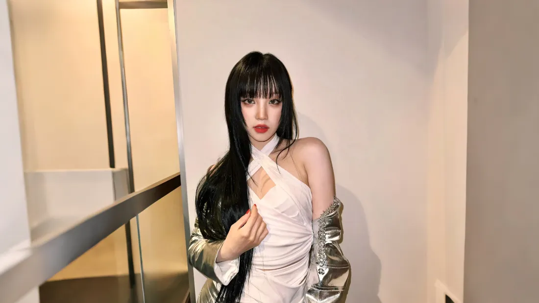 2k宋雨琦壁纸｜室内穿搭 - 白色连衣裙「哲风壁纸」