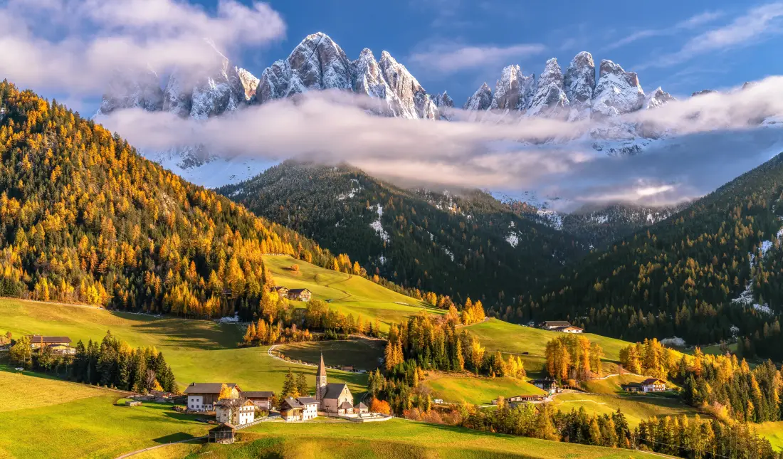6k山间田园壁纸｜秋景背景图片 - 草地山峰「哲风壁纸」