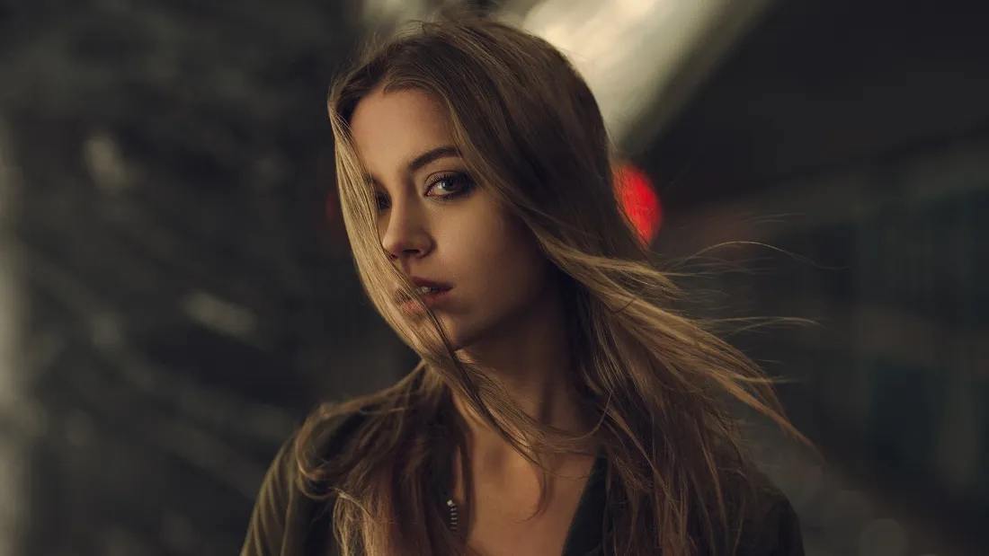 2k长发美女壁纸｜暗调背景图片 - 2K「哲风壁纸」