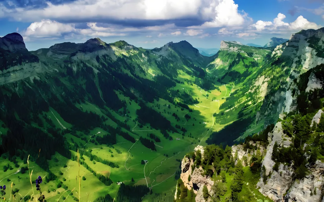 3k自然风景壁纸｜蓝天山峰背景图片 - 绿色山谷「哲风壁纸」